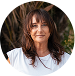 Αντέλα Γιάκομπ